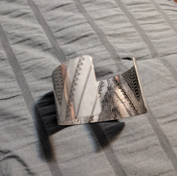Silver Geometric/Aztec Patterned Bracelet - Picture 2 of 2